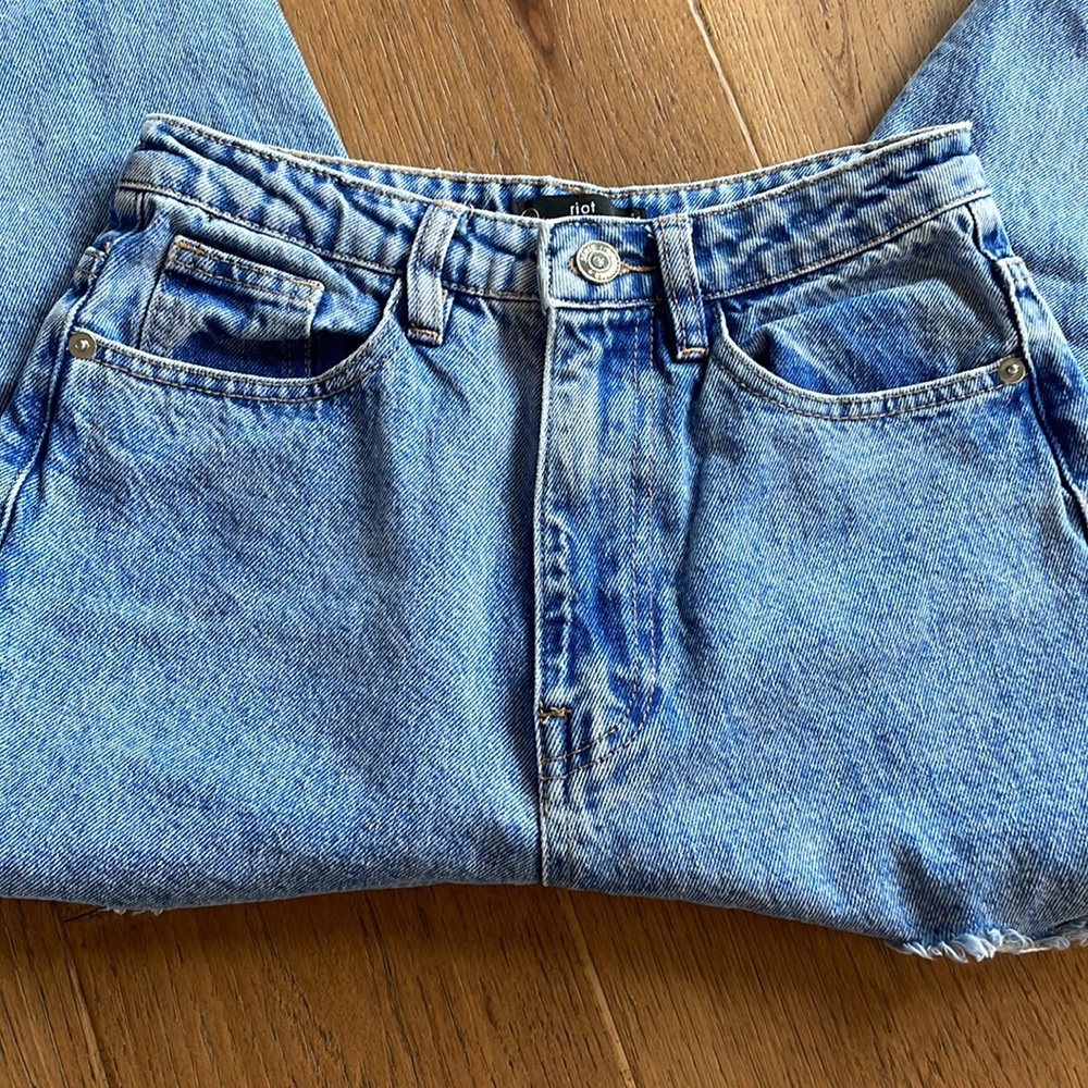 Missguided Riot High Rise Mom Jeans - Picture 9 of 10